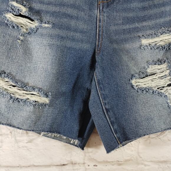 MS BlankNYC Women's The Warren Distressed Blue Ground Rules Denim Shorts NWT 26 - Picture 4 of 12
